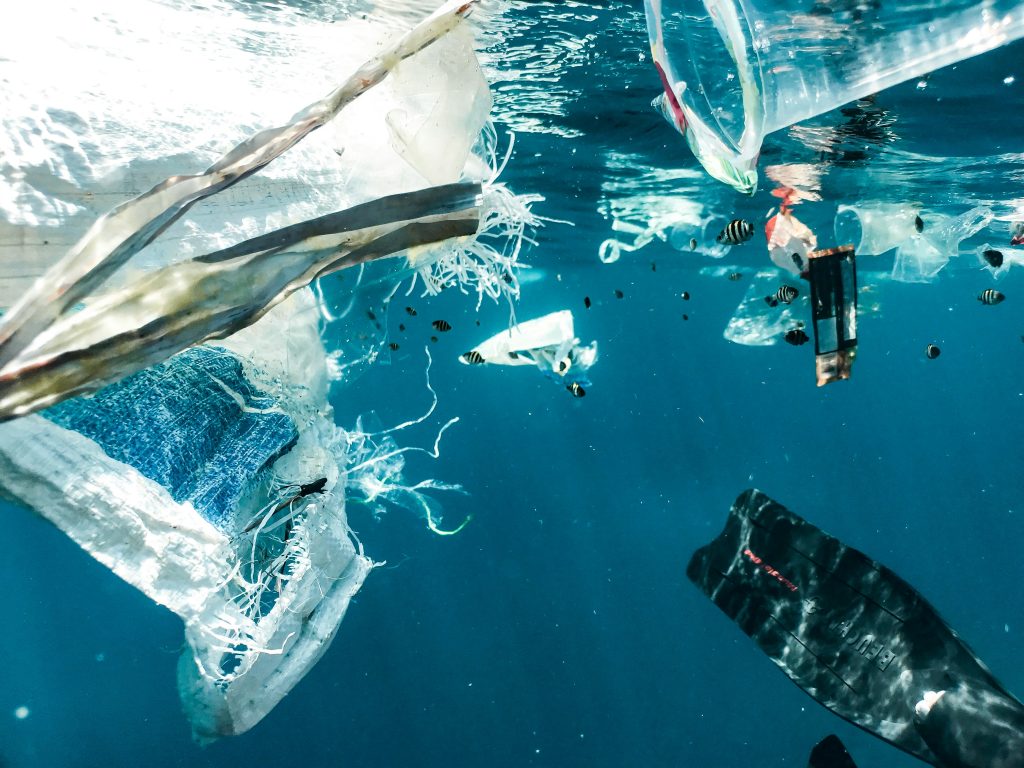 Plastic waste suspended in the Ocean